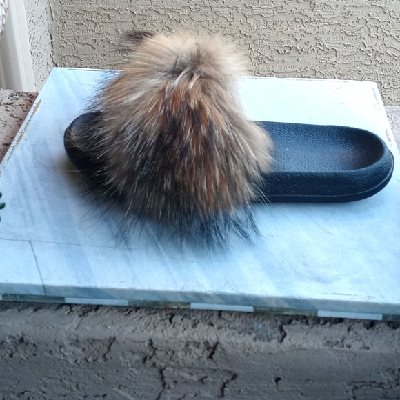 Beautiful brown and black  sandals Slidefaux fur - Picture 4 of 5